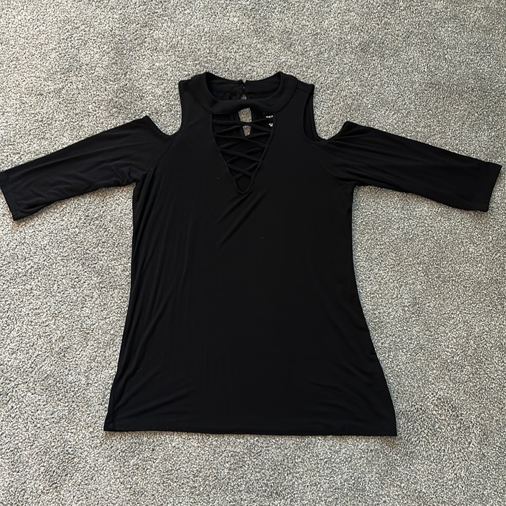 Torrid Cold Shoulder Top Size 00 NWOT